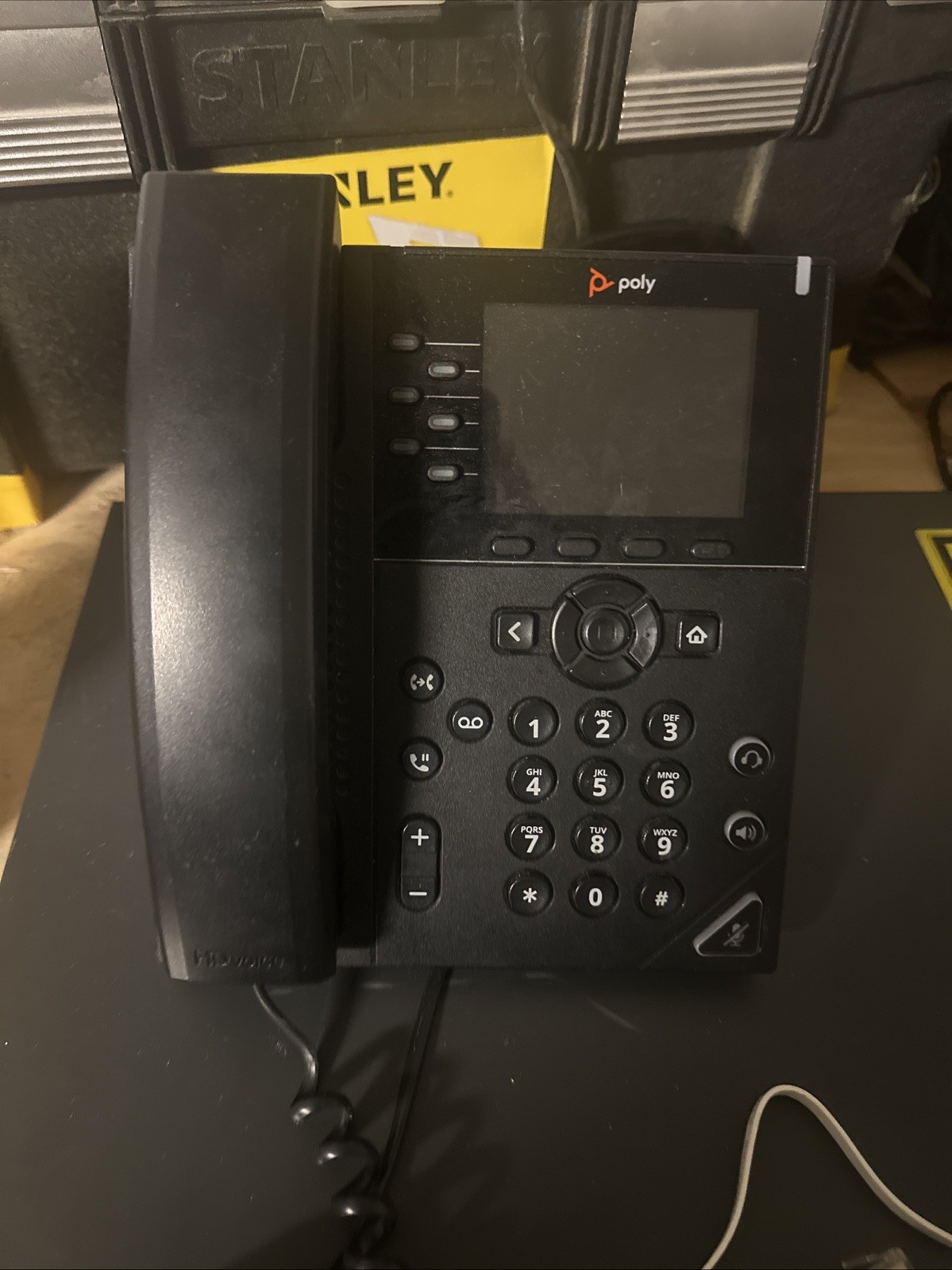 Polycom – VVX 350 VoIP 6-Line 3.5″ Color LCD Display Desktop Business IP Phone