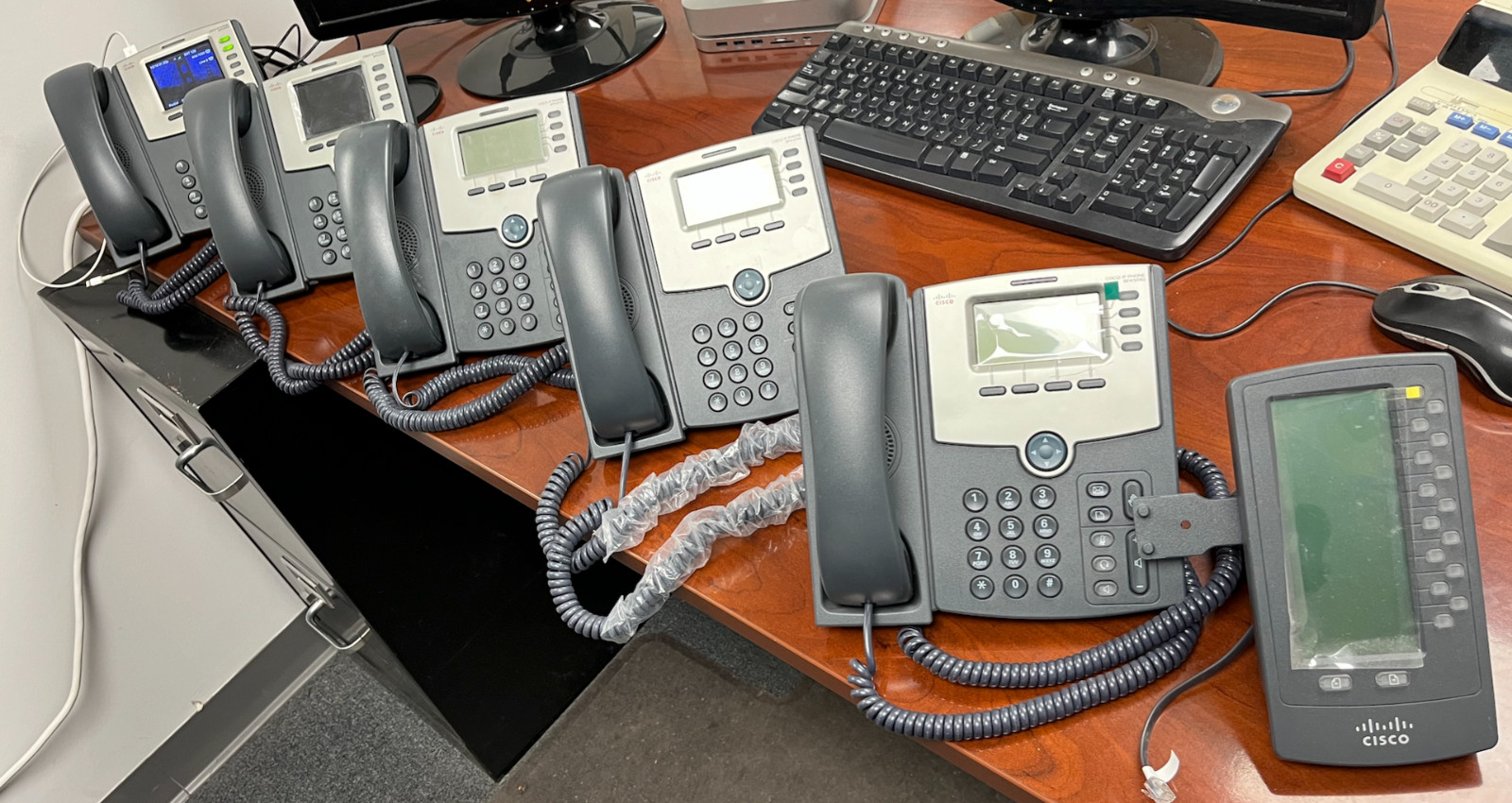 Lot – Qty of 6 – (2 ea) Cisco 525G and (4 ea) Cisco Phones SPA 504G + Side Car
