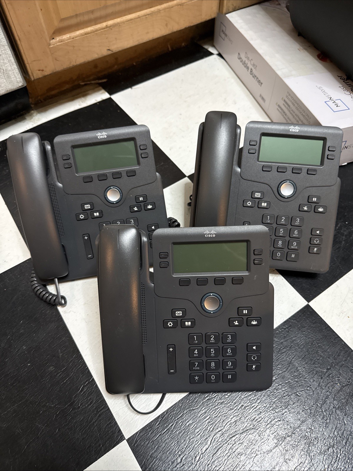 Lot of 3 Cisco IP Phone 6851 Multiplatform Phone CP-6851-3PCC-K9