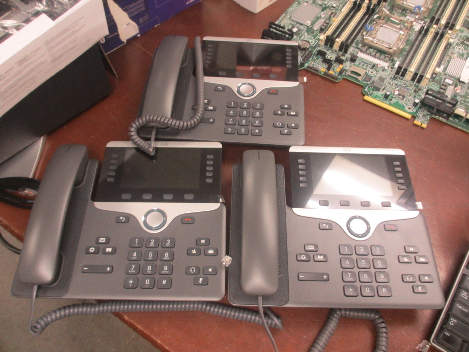 Lot of 3 Cisco CP-8841-K9 VoIP IP Phone and Handset CP-8841 [NO Stand]