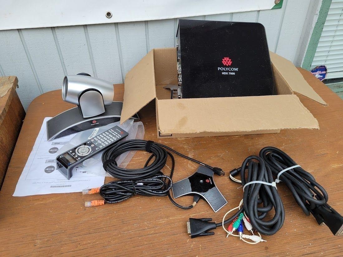Polycom HDX 7000 Video Conferencing System Camera Remote Microphone Cables Teste