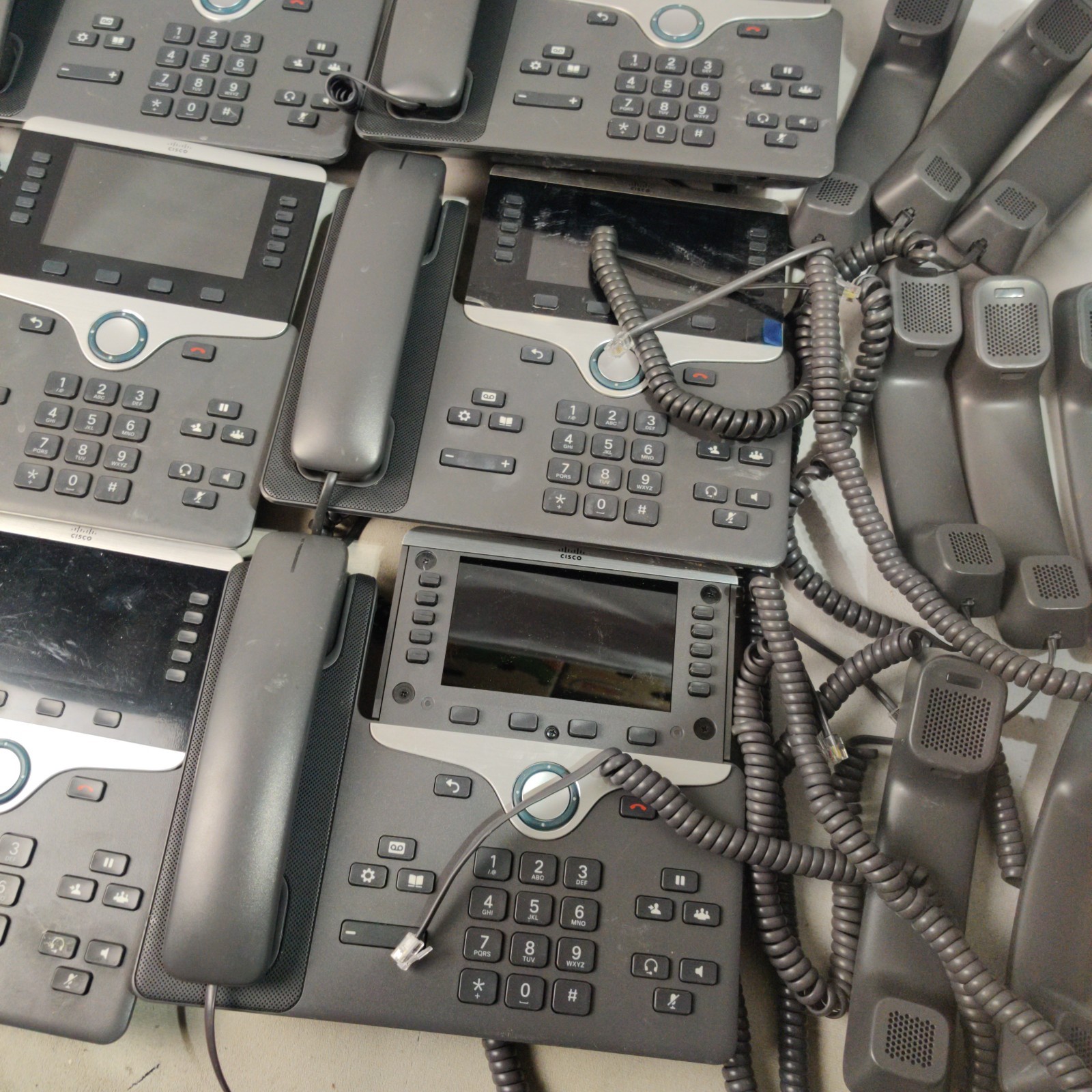 6x CISCO 8811 CP-8811-K9 V11 IP BUSINESS PHONES With 8 Extra Handsets No Stands