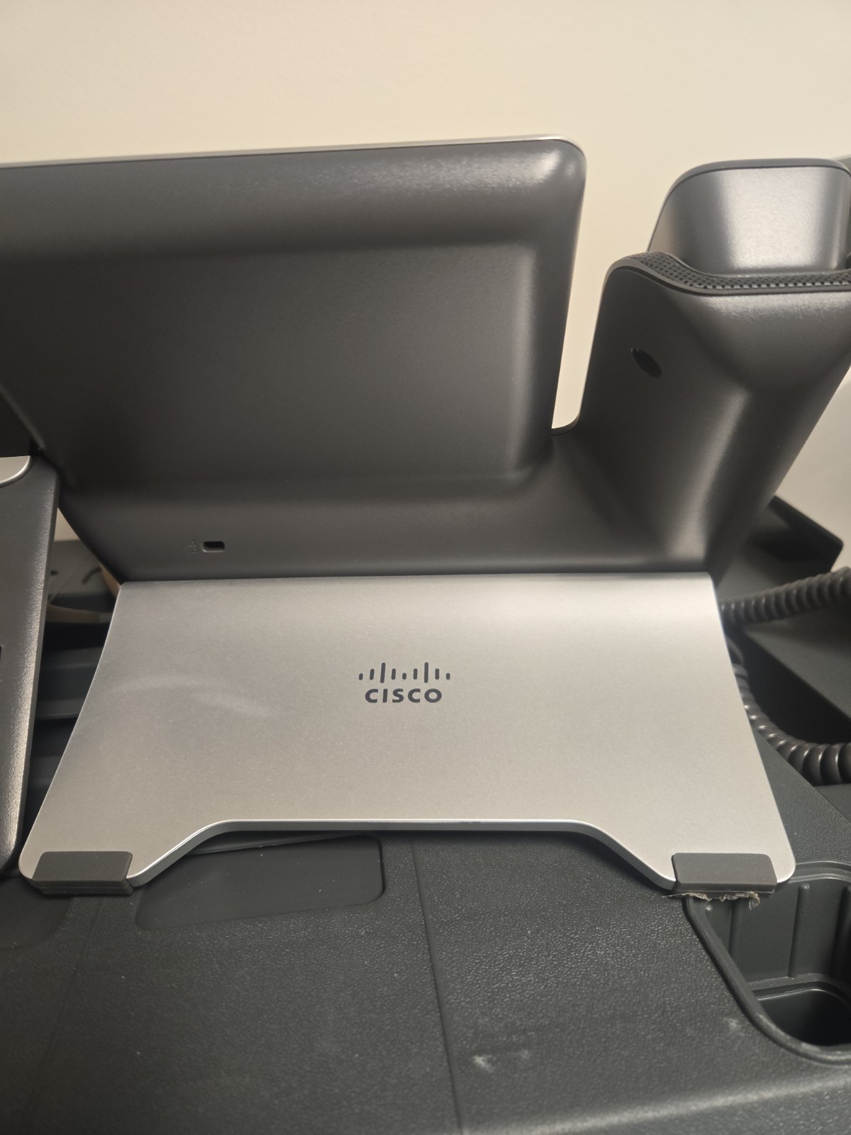 Pre-Owned Cisco CP 8811 VoIP Phone with Handset and Stand – Charcoal